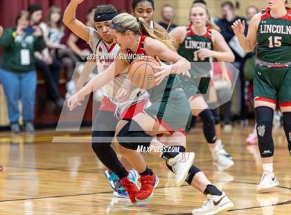 Thumbnail 2 in Lincoln vs. Alton (State Farm Shootout) photogallery.