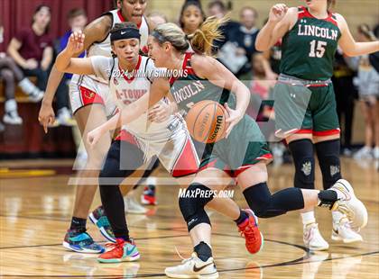 Thumbnail 1 in Lincoln vs. Alton (State Farm Shootout) photogallery.