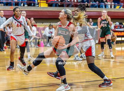 Thumbnail 3 in Lincoln vs. Alton (State Farm Shootout) photogallery.