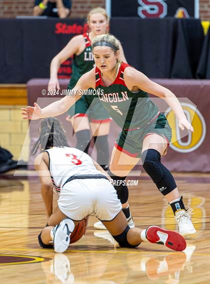 Thumbnail 1 in Lincoln vs. Alton (State Farm Shootout) photogallery.