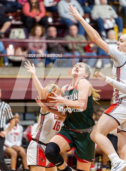 Thumbnail 3 in Lincoln vs. Alton (State Farm Shootout) photogallery.