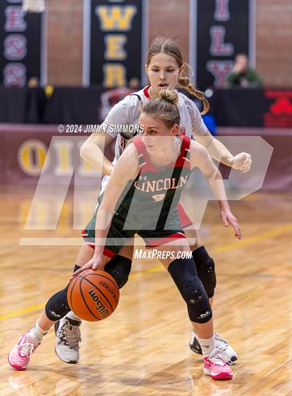 Thumbnail 2 in Lincoln vs. Alton (State Farm Shootout) photogallery.
