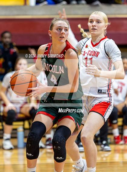 Thumbnail 3 in Lincoln vs. Alton (State Farm Shootout) photogallery.
