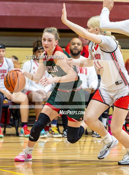 Thumbnail 2 in Lincoln vs. Alton (State Farm Shootout) photogallery.