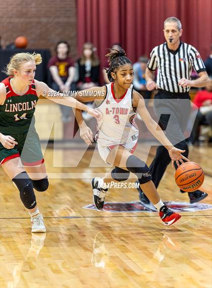 Thumbnail 1 in Lincoln vs. Alton (State Farm Shootout) photogallery.