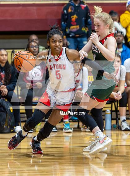 Thumbnail 2 in Lincoln vs. Alton (State Farm Shootout) photogallery.