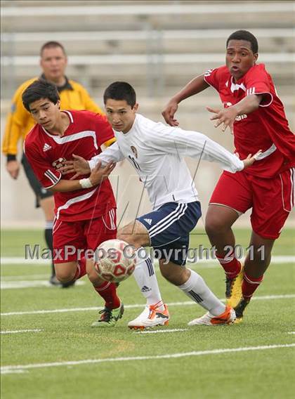Thumbnail 1 in Del Valle vs Stony Point (5A Region 2 Bi-District Playoffs) photogallery.
