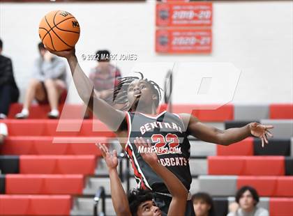 Thumbnail 3 in Browne vs. Central (Phoenix Union High Classic) photogallery.