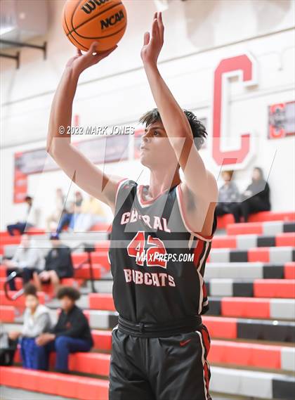 Thumbnail 3 in Browne vs. Central (Phoenix Union High Classic) photogallery.
