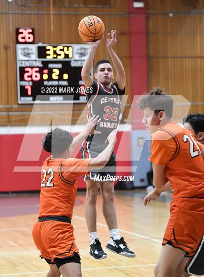 Thumbnail 2 in Browne vs. Central (Phoenix Union High Classic) photogallery.