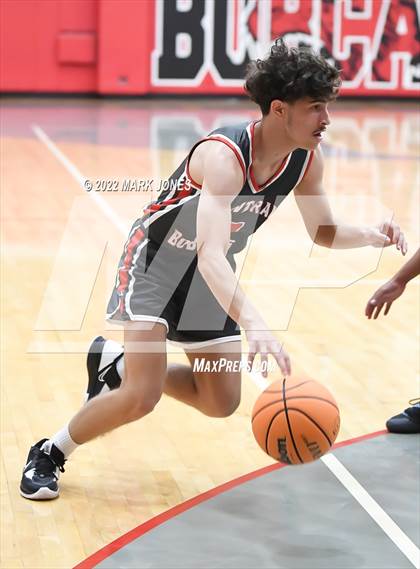 Thumbnail 3 in Browne vs. Central (Phoenix Union High Classic) photogallery.