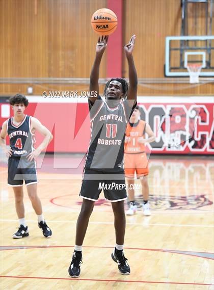 Thumbnail 3 in Browne vs. Central (Phoenix Union High Classic) photogallery.
