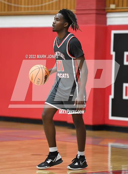 Thumbnail 3 in Browne vs. Central (Phoenix Union High Classic) photogallery.