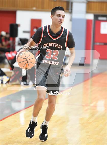 Thumbnail 2 in Browne vs. Central (Phoenix Union High Classic) photogallery.