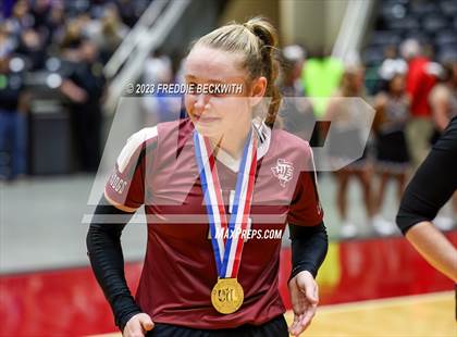 Thumbnail 1 in Crawford vs. Iola (UIL 2A Volleyball Final) photogallery.