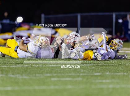 Thumbnail 2 in Collinsville vs. Muenster (UIL Football 2A Region 2 Quarterfinal) photogallery.