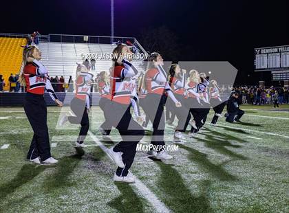Thumbnail 3 in Collinsville vs. Muenster (UIL Football 2A Region 2 Quarterfinal) photogallery.