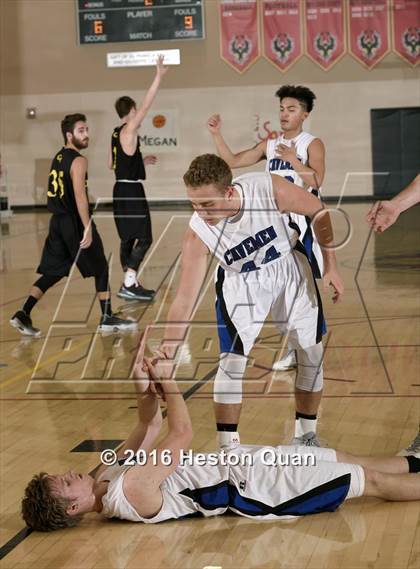Thumbnail 3 in Carlsbad vs. Capistrano Valley (MaxPreps Holiday Classic) photogallery.