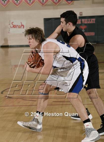 Thumbnail 3 in Carlsbad vs. Capistrano Valley (MaxPreps Holiday Classic) photogallery.