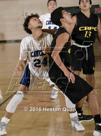 Thumbnail 2 in Carlsbad vs. Capistrano Valley (MaxPreps Holiday Classic) photogallery.