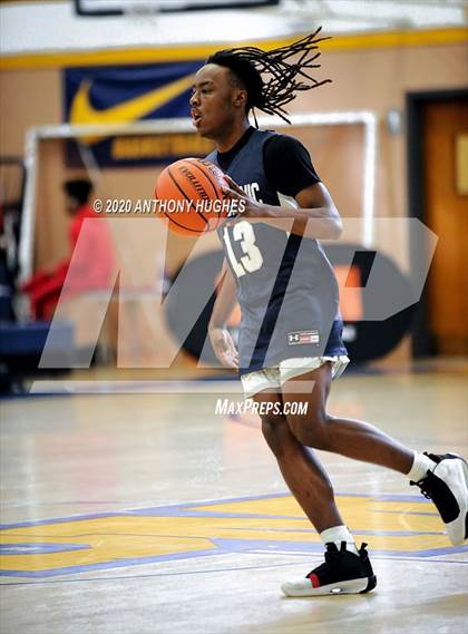 Thumbnail 2 in Woodmere Academy vs. St. Dominic (Empire Invitational) photogallery.