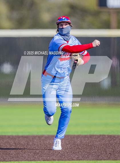 Thumbnail 3 in Lumberton vs. Hardin-Jefferson (Anahuac Tournament) photogallery.