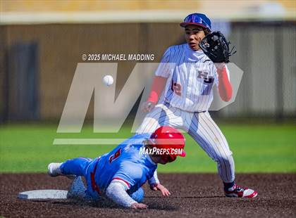 Thumbnail 1 in Lumberton vs. Hardin-Jefferson (Anahuac Tournament) photogallery.
