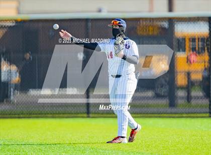 Thumbnail 1 in Lumberton vs. Hardin-Jefferson (Anahuac Tournament) photogallery.