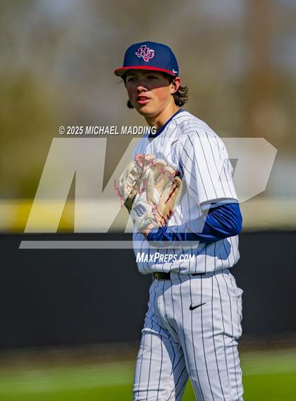 Thumbnail 3 in Lumberton vs. Hardin-Jefferson (Anahuac Tournament) photogallery.