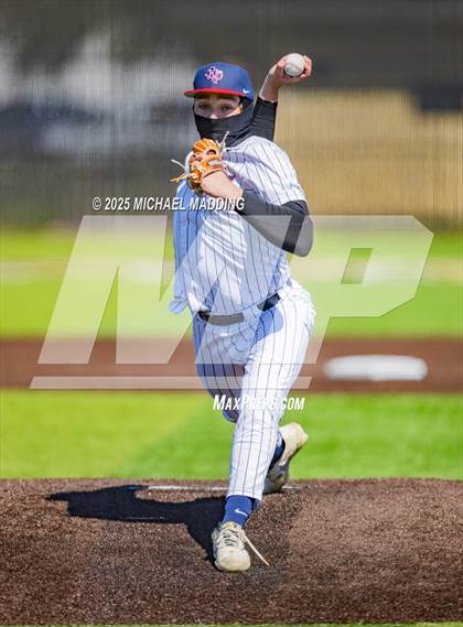 Thumbnail 1 in Lumberton vs. Hardin-Jefferson (Anahuac Tournament) photogallery.