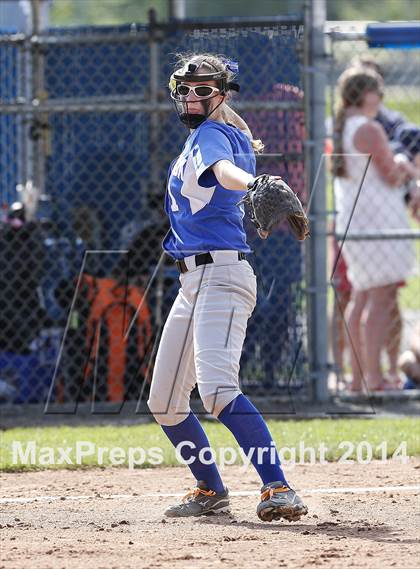 Thumbnail 2 in Old Saybrook vs. Thomaston (CIAC Class S Final) photogallery.