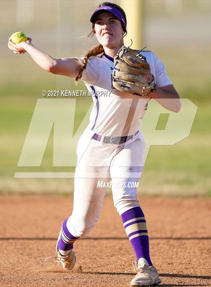 Thumbnail 3 in Alvarado vs Krum photogallery.