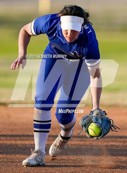 Thumbnail 3 in Alvarado vs Krum photogallery.