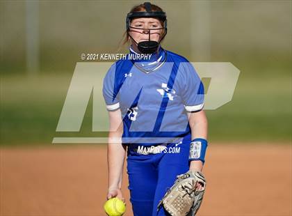 Thumbnail 2 in Alvarado vs Krum photogallery.