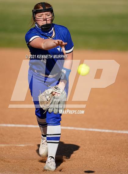 Thumbnail 2 in Alvarado vs Krum photogallery.