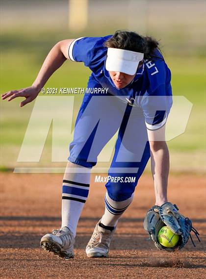 Thumbnail 2 in Alvarado vs Krum photogallery.
