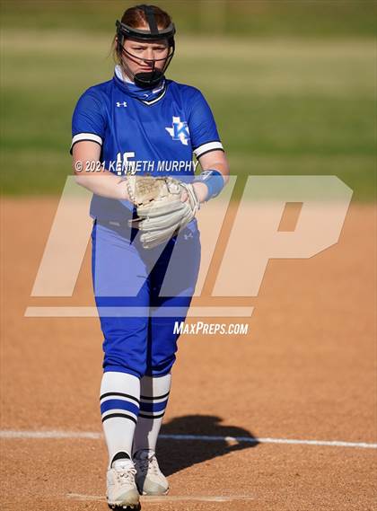 Thumbnail 2 in Alvarado vs Krum photogallery.