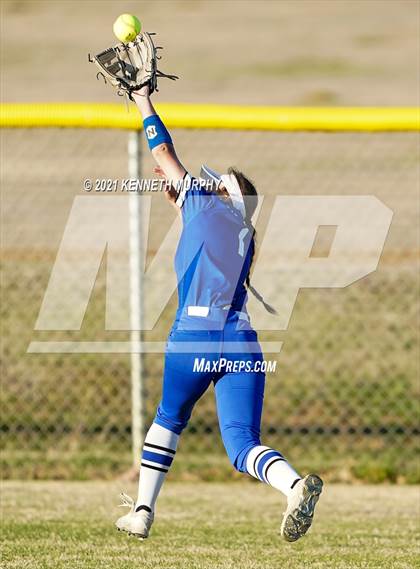 Thumbnail 2 in Alvarado vs Krum photogallery.