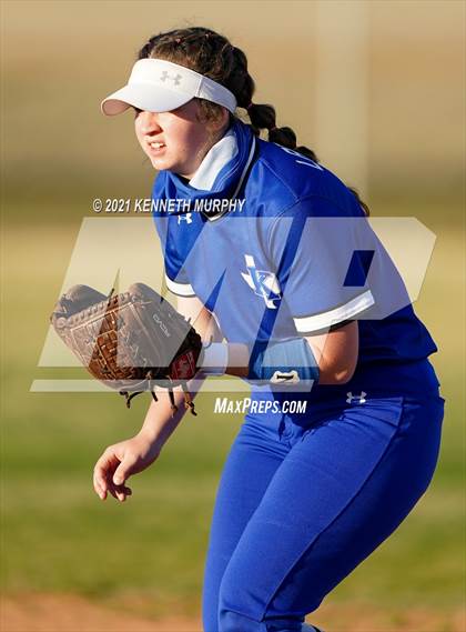 Thumbnail 1 in Alvarado vs Krum photogallery.