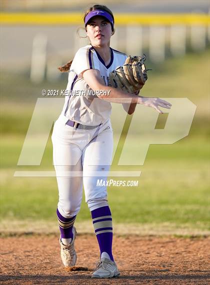 Thumbnail 2 in Alvarado vs Krum photogallery.