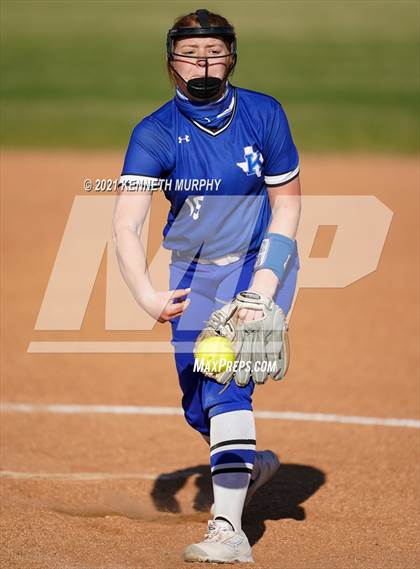 Thumbnail 2 in Alvarado vs Krum photogallery.