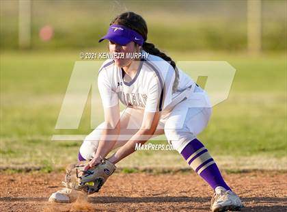 Thumbnail 2 in Alvarado vs Krum photogallery.