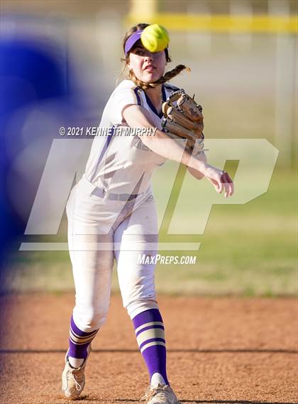 Thumbnail 2 in Alvarado vs Krum photogallery.