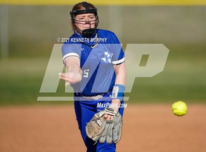Thumbnail 1 in Alvarado vs Krum photogallery.
