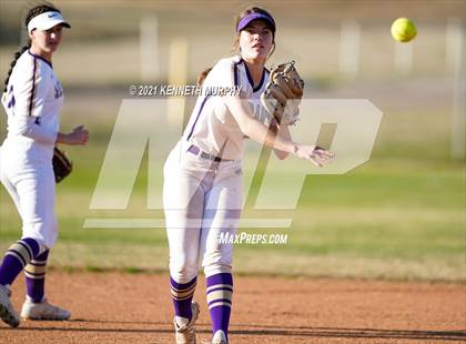 Thumbnail 2 in Alvarado vs Krum photogallery.