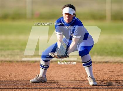 Thumbnail 2 in Alvarado vs Krum photogallery.