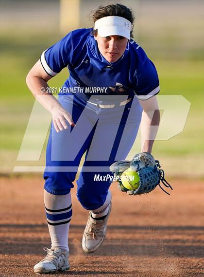 Thumbnail 1 in Alvarado vs Krum photogallery.