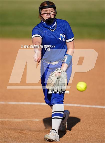 Thumbnail 3 in Alvarado vs Krum photogallery.