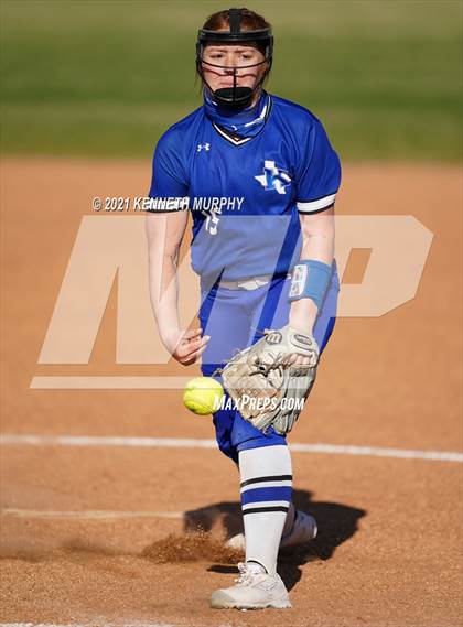Thumbnail 1 in Alvarado vs Krum photogallery.