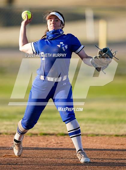 Thumbnail 2 in Alvarado vs Krum photogallery.